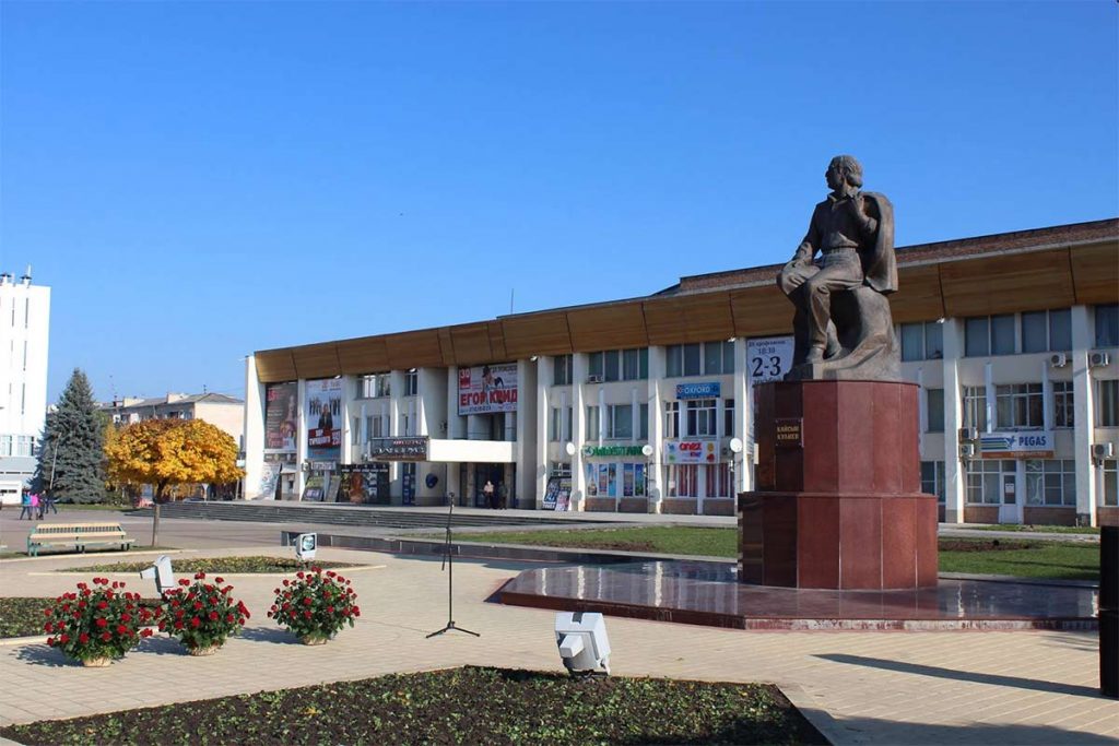 Памятник Кайсыну Кулиеву. Город Нальчик. Фото: https://ru.wikipedia.org