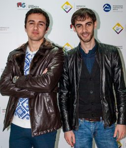 С визитом в музыкальное издательство "Звук-М" прибыли певец Азамат Пхешхов и режиссер Рифат Багаудин