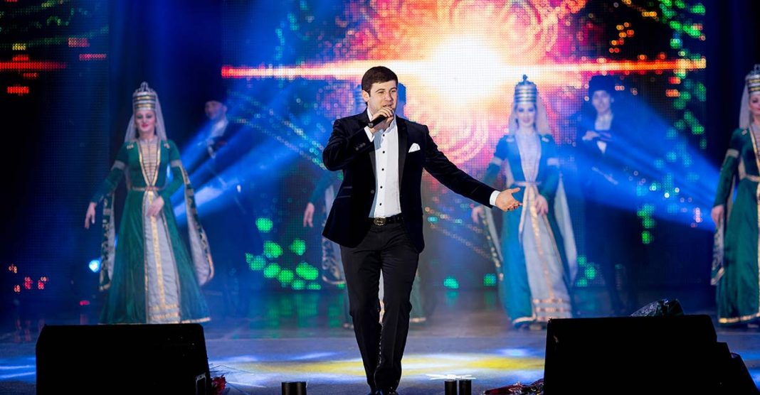 Сегодня отмечает свой День рождения один из самых популярных кавказских исполнителей, всеми любимый певец - Азамат Биштов!