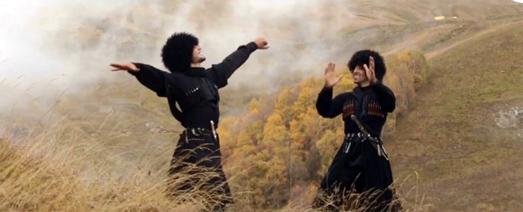 Особую благодарность создатели видеоклипа "Тилек" выражают танцорам - Ромазану Эртуеву и Айдару Шаманову