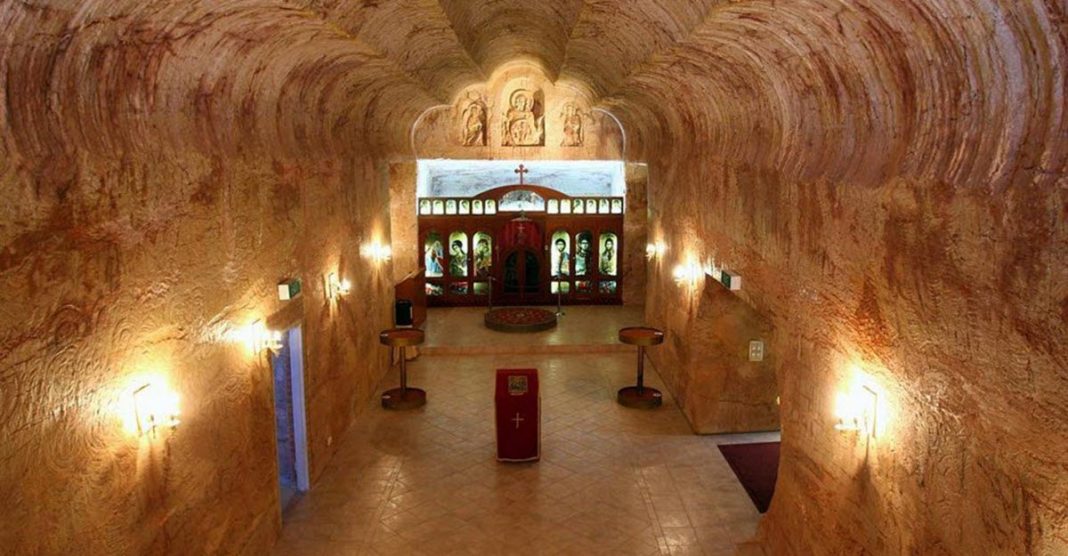 Житель армянского села самостоятельно построил семиэтажный подземный храм
