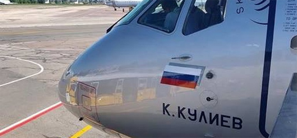 Лайнер SSJ100 с бортовым номером RA-89099 имени Кайсына Кулиева. Фото с сайта https://news-r.ru
