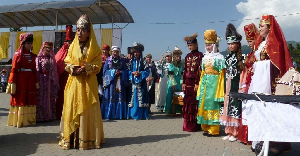 Участники республиканского фестиваля фольклора в КЧР. Фото: http://blago-kavkaz.ru