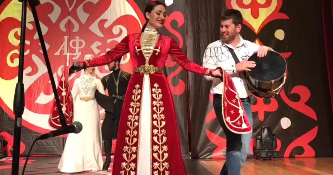 «Аланы на бис!» - Альбина и Фати Царикаевы дали концерт в Цхинвале