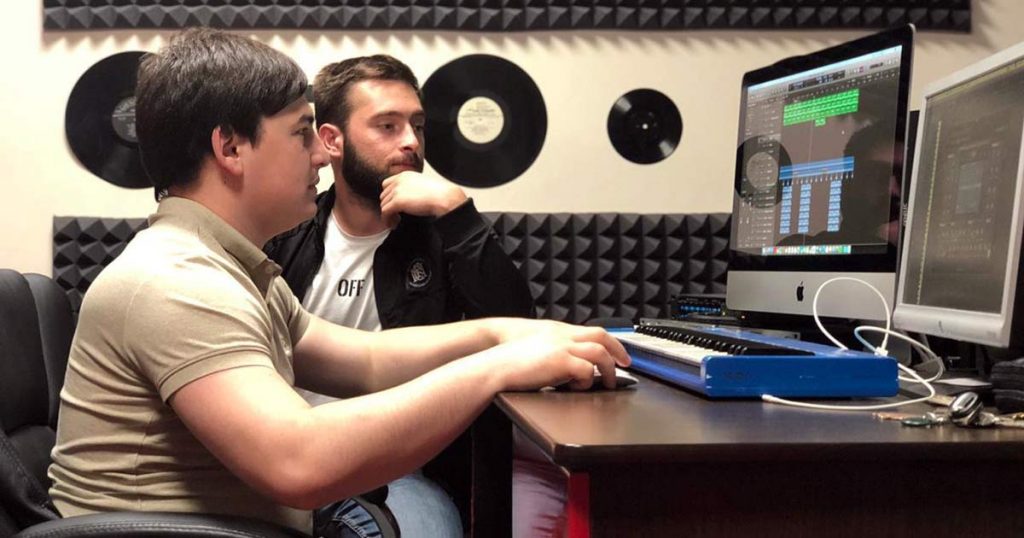 В этом году известный аранжировщик Руслан Абдоков отмечает пятилетний юбилей открытия собственной студии звукозаписи – «R.R Project Studio»