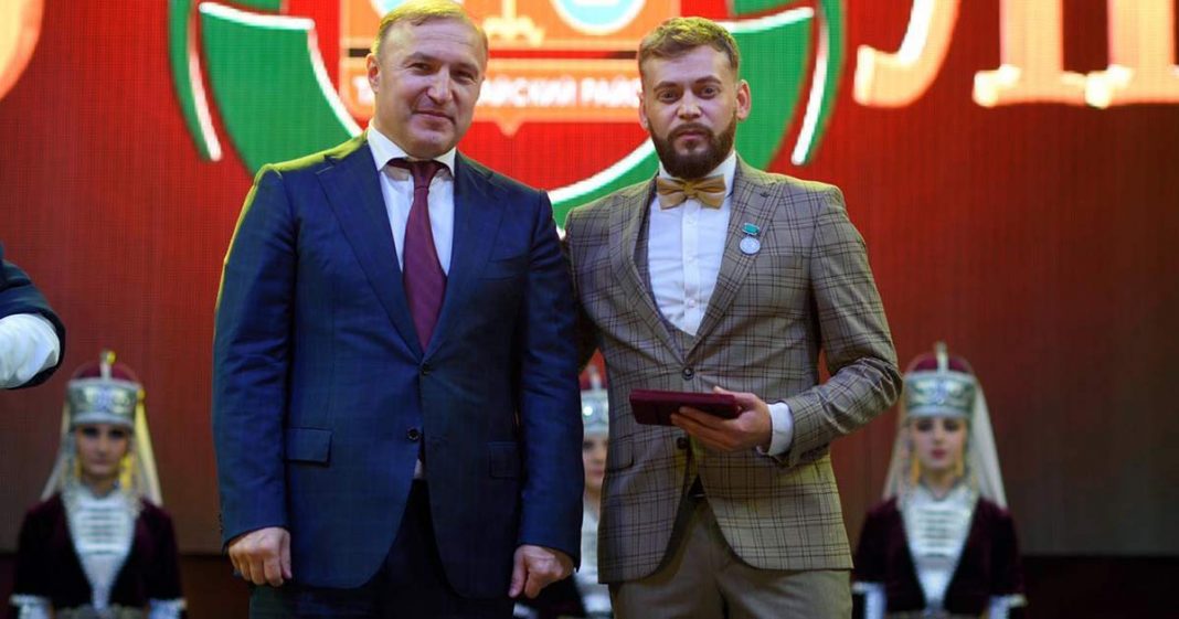 Адам Ачмиз получил звание «Заслуженный артист Республики Адыгея»