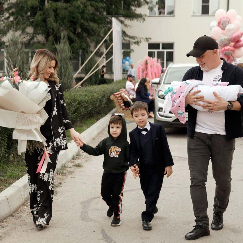 Популярная певица Марина Алиева в третий раз стала мамой – 4 сентября на свет появилась прекрасная девочка, которую назвали Мелиссой