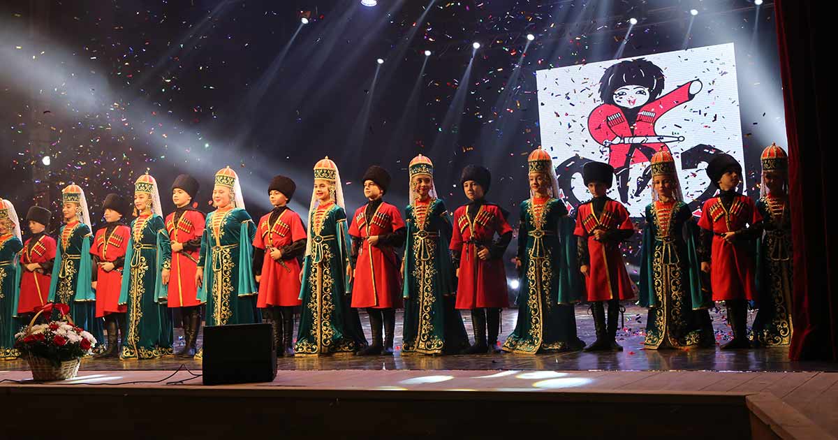 коллектив кабардинка танцевальный город нальчик. ансамбль нальчик. ансамбль танца кабардинка кбр. кабардино балкария танцы. ирэна жанатаева танцы.