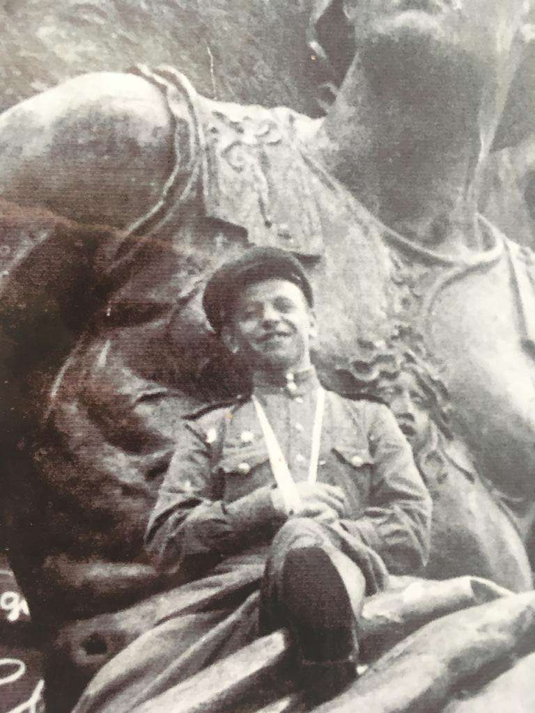 Алексей Юрков Рейхстага. Фото сделано 9 мая 1945 г.