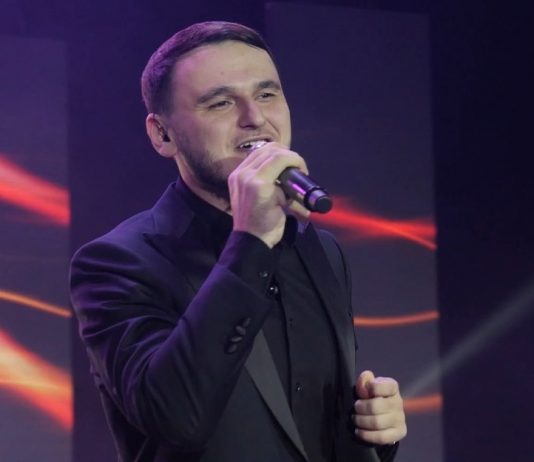 Видеоверсия концерта в Нальчике знаменитого певца Рустама Нахушева вышла на YouTube